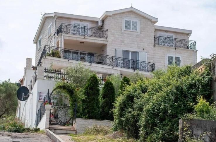 Villa Mare Apartments Tivat Exterior foto
