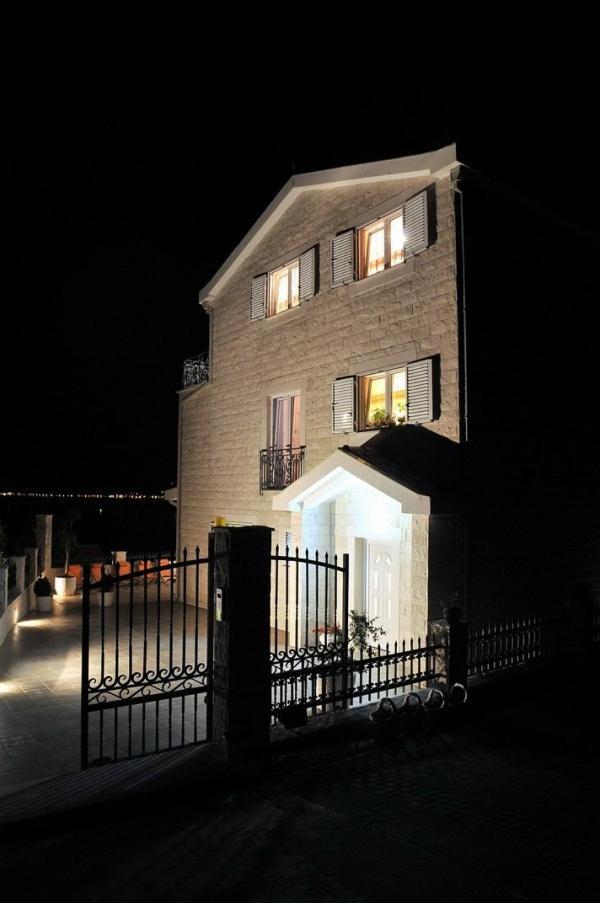 Villa Mare Apartments Tivat Exterior foto