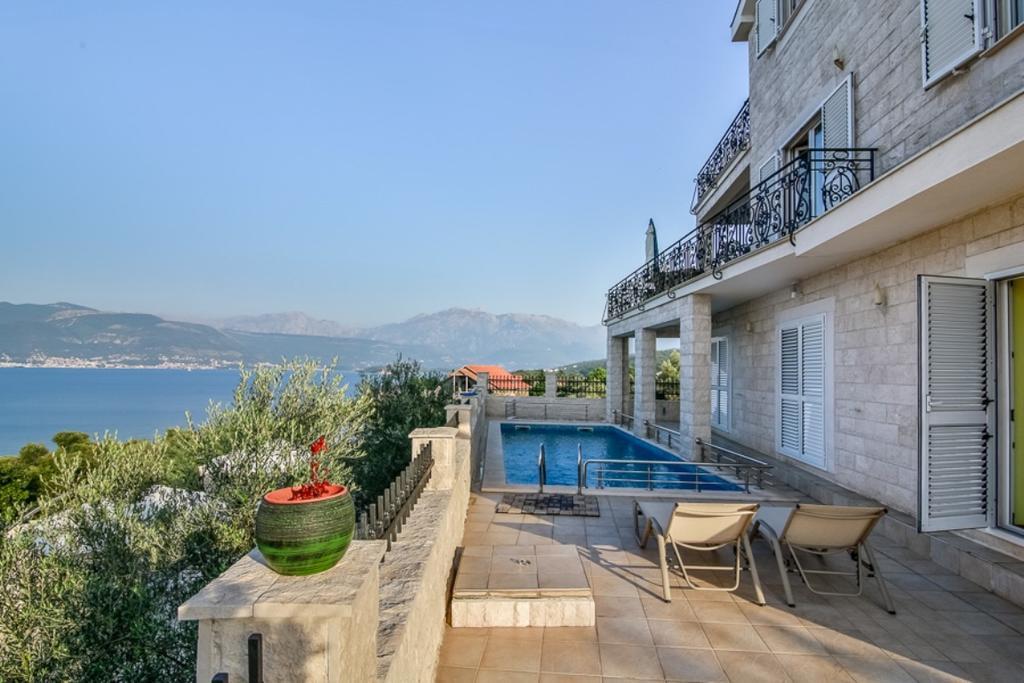 Villa Mare Apartments Tivat Exterior foto